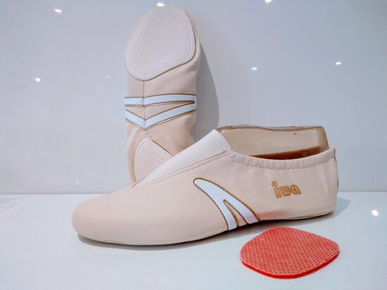 Iwa 502 witte band aanbieding van € 46,50 voor € 39,50 www.iwa-turnschoenen.nl www.lamers-turnsport.com