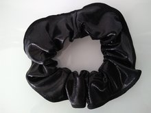 Uni Laqué Noir scrunchie